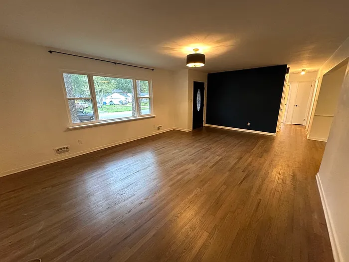 3 bed, 2.0 bath, 1607 sqft, $2,850 — Photo 4