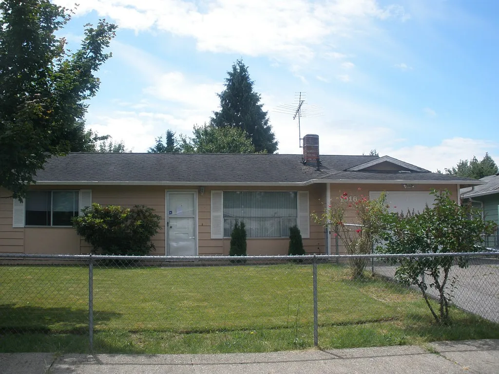 1910 21st St NE photo 1