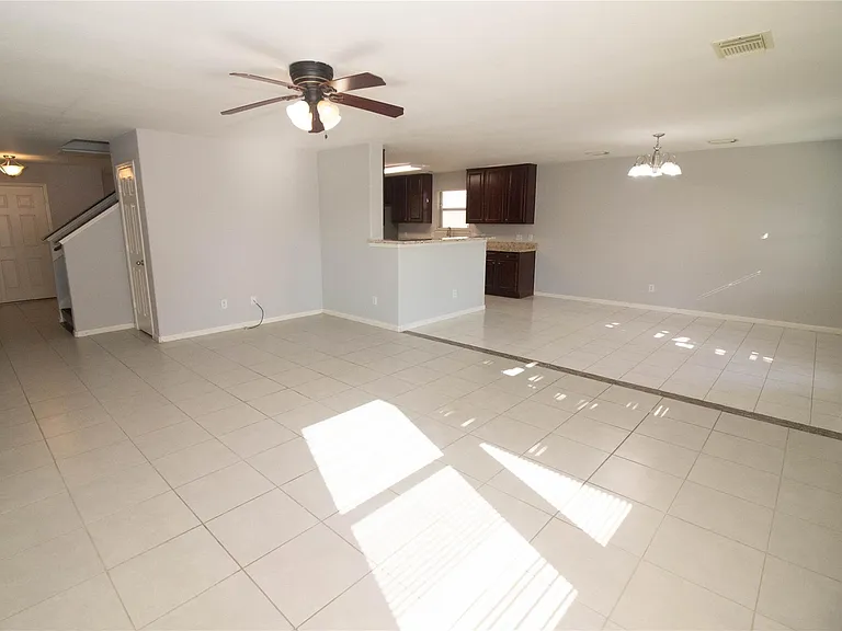 2202 Crossmill Ln — Photo 10