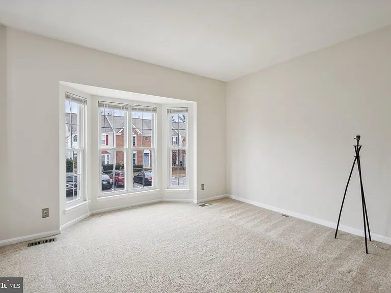 15514 Port Washington Ct — Photo 5