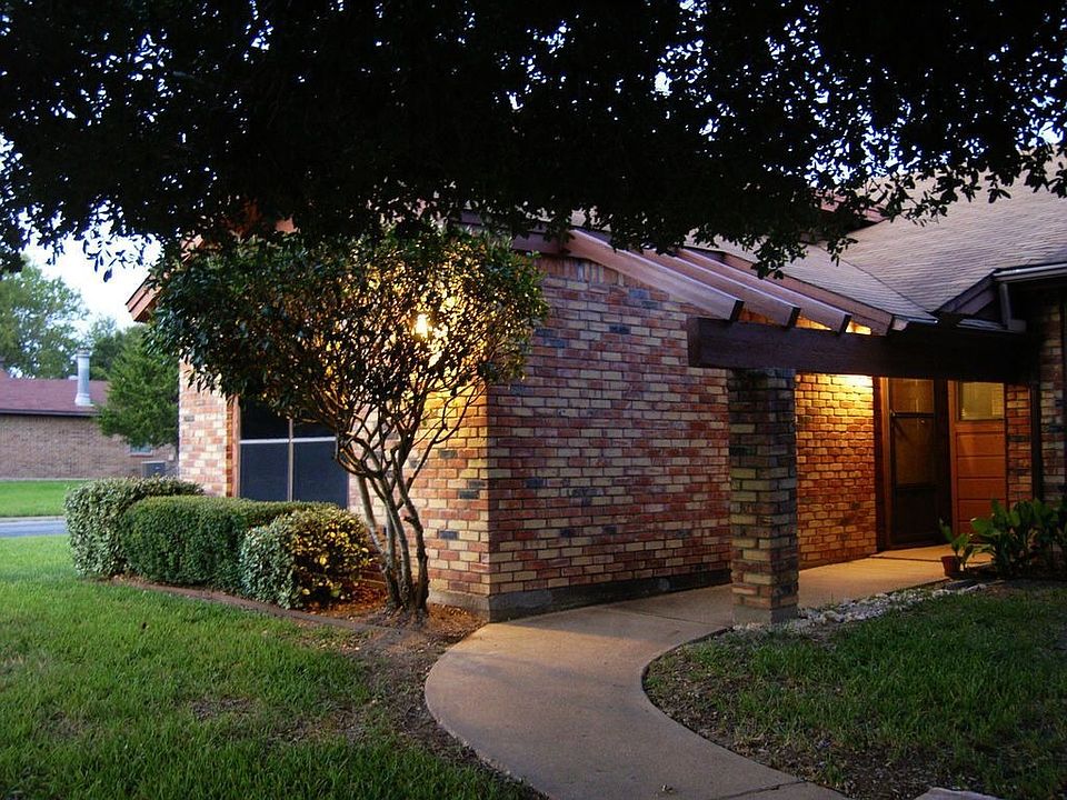 1st image of 4134 Woodcrest Dr