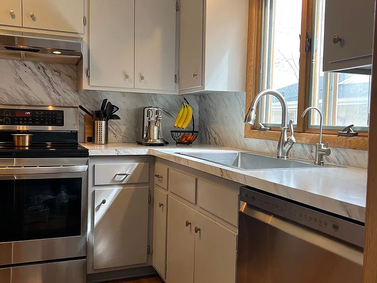 4237 Valley View Rd — Photo 2