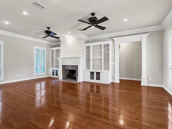 5th image of 805 N Brookhollow Dr