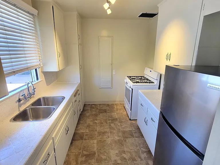 Le Park Apartments — Photo 7