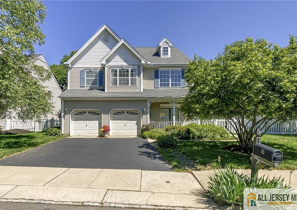 1st image of 11 Holohan Dr
