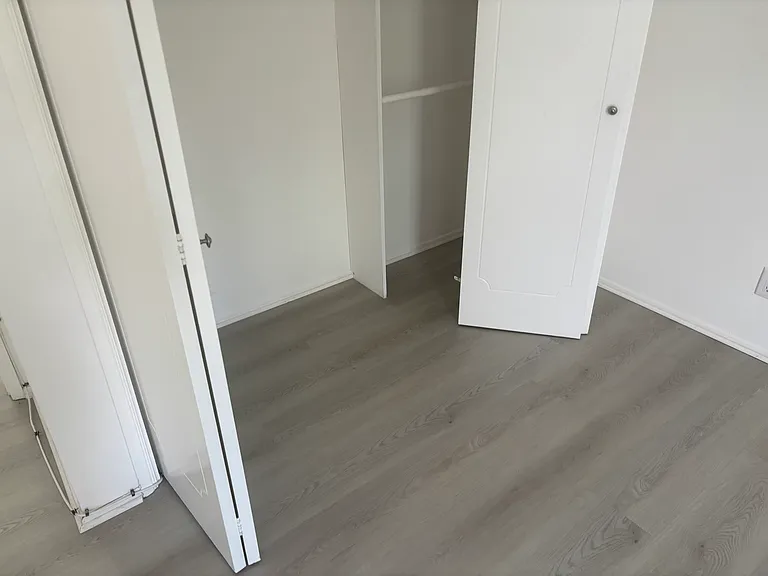 1422 Kelton Ave — Photo 8