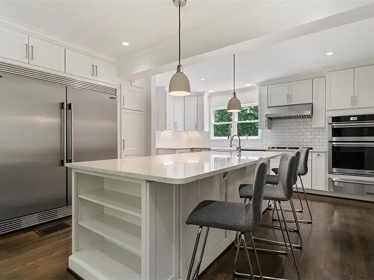 3825 Peachtree Dunwoody Rd NE — Photo 52
