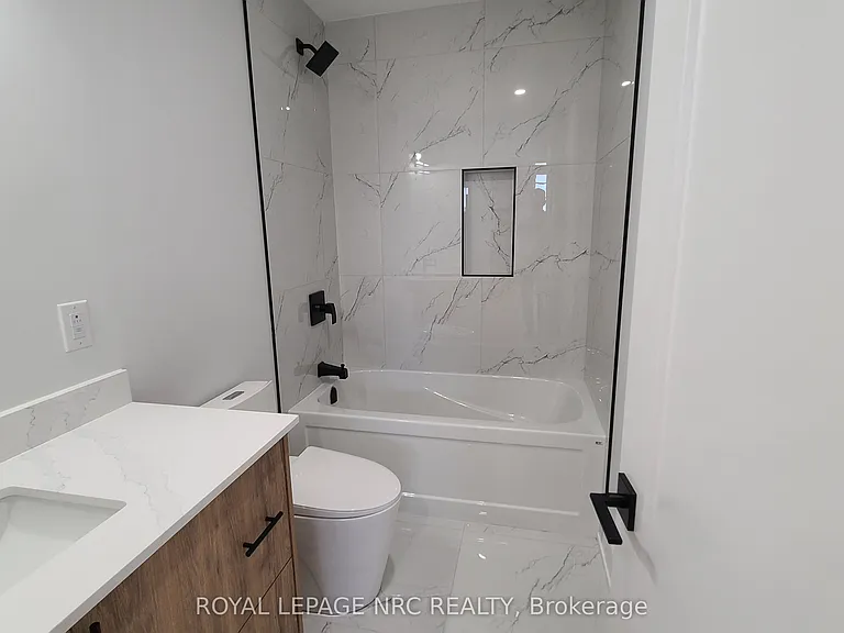 7386 Splendour Dr #LOWER — Photo 9