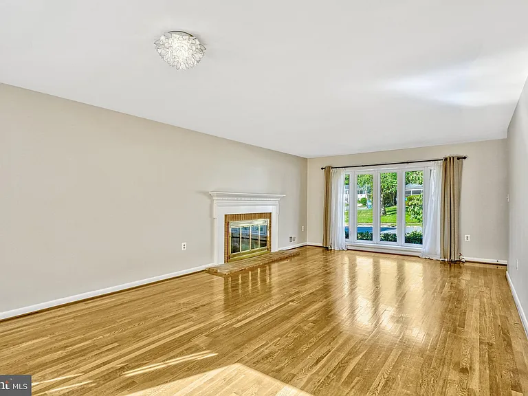 5021 Fleming Dr — Photo 9