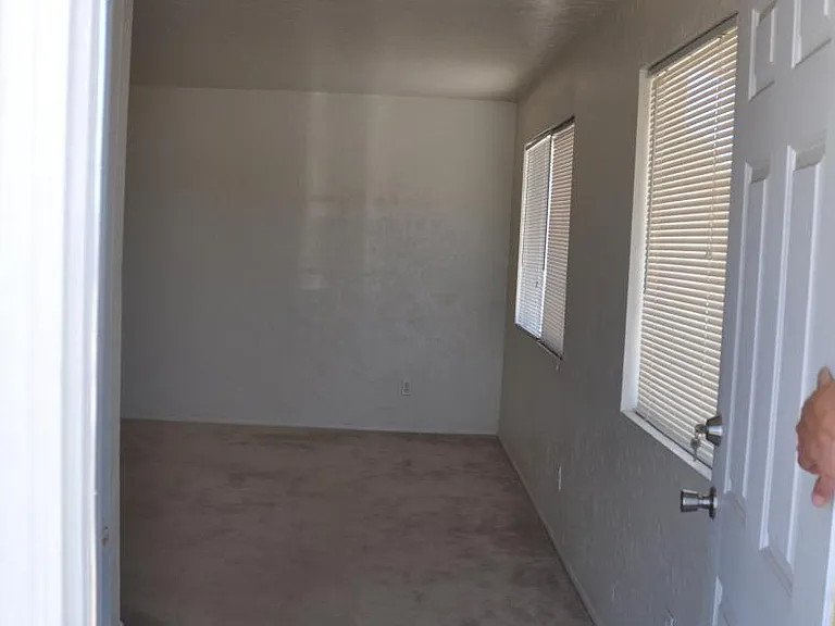 3911 S Pine St — Photo 11
