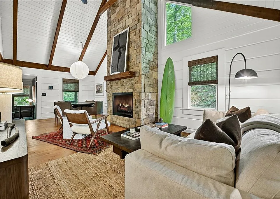 545 Chestnut Rdg
