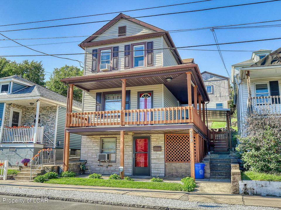 1st image of 209 Bauer St