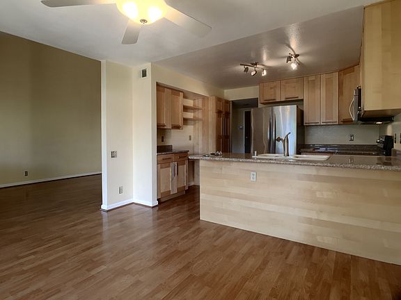 3rd image of 422 Colony Crest Dr