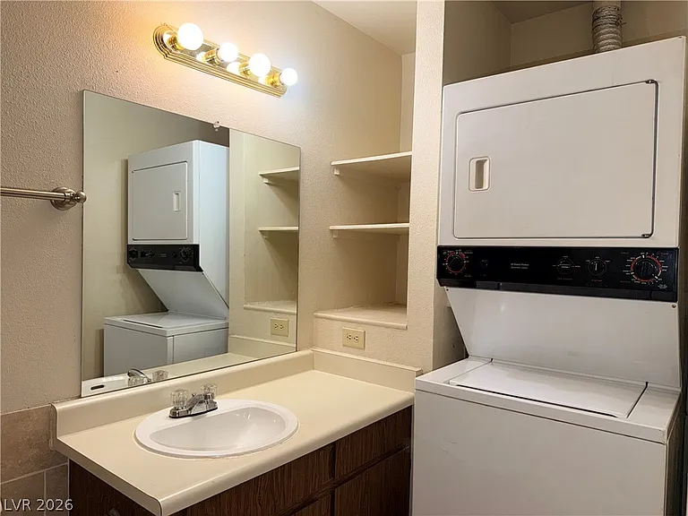 1303 Darlene Way #402B — Photo 10