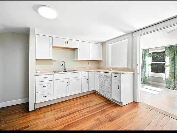 4th image of 133 Riverside Dr #2