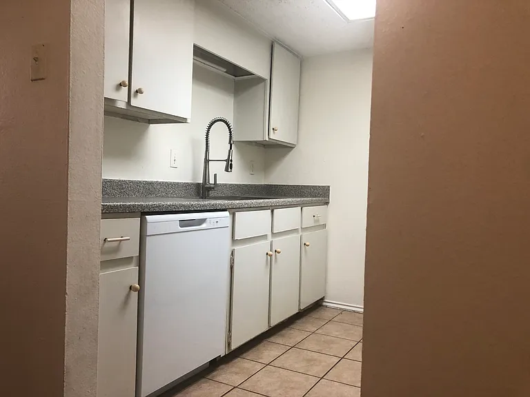 2401 Leon St #106 — Photo 26