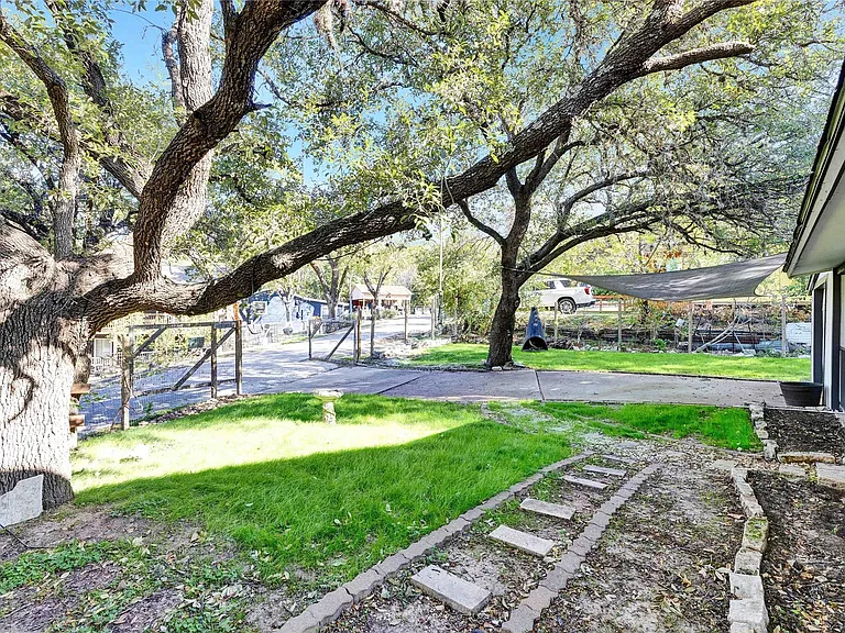 16213 Monks Mountain Dr — Photo 2