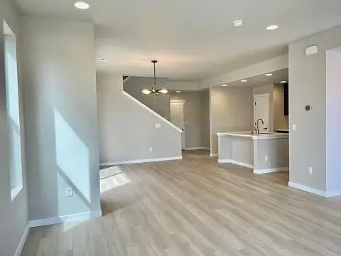 3 bed, 1700 sqft, $2,500 — Photo 3