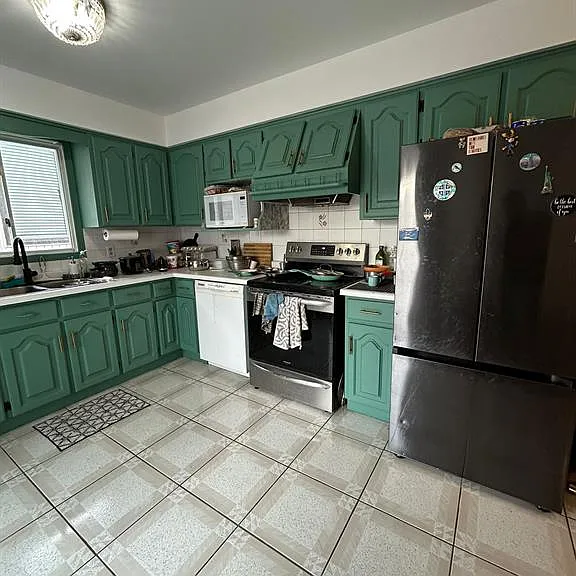 8351 Kingston Cres — Photo 8