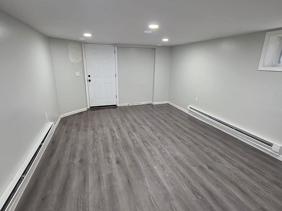 4th image of 60 Bedford Ter Floor Basement