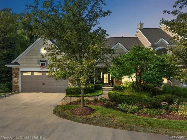 39412 Jasmine Cir, Northville, MI 48168