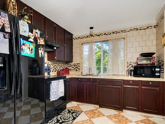 4th image of 299 Alysheba Ave