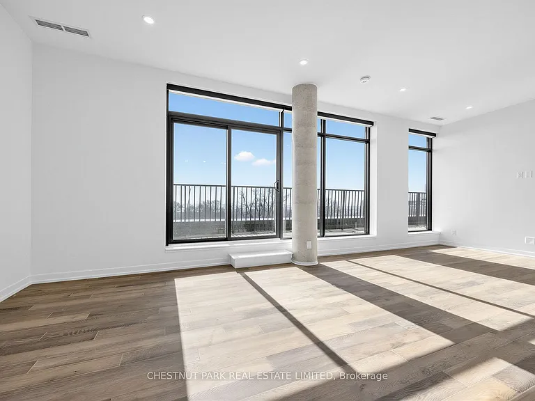 759 Queen St E #Penthouse 1 — Photo 9