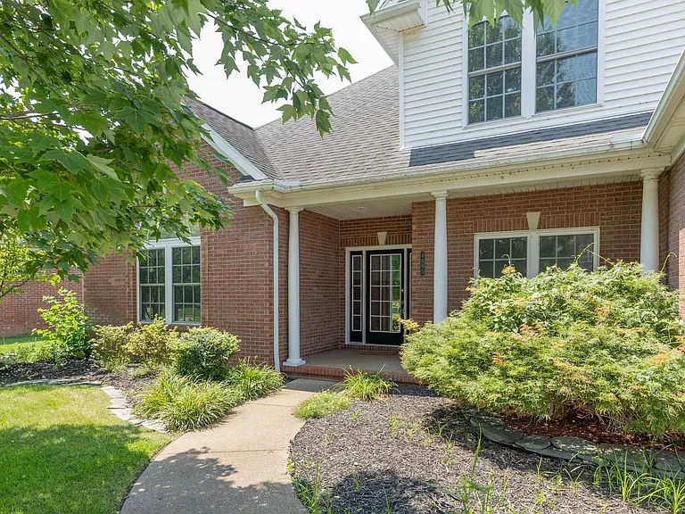 4595 Prescot Dr — Photo 2