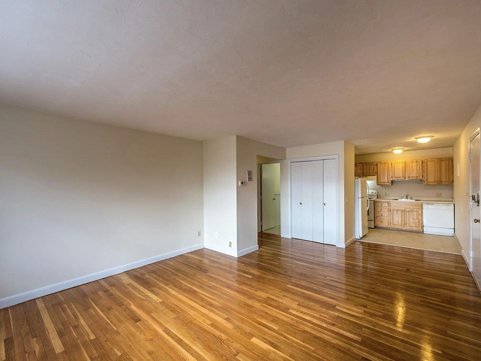 2nd image of 90A Gardner St #22