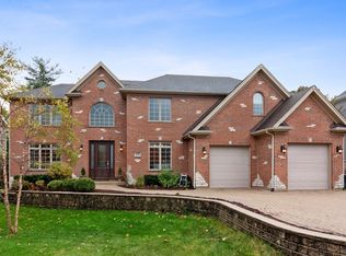 443 Lynn Ct, Clarendon Hills, IL 60514