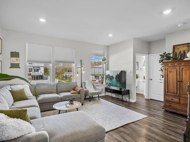 7 Autumn Park Blvd — Photo 17