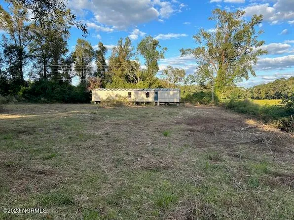 4043 Nc 50, Maple Hill, NC 28454