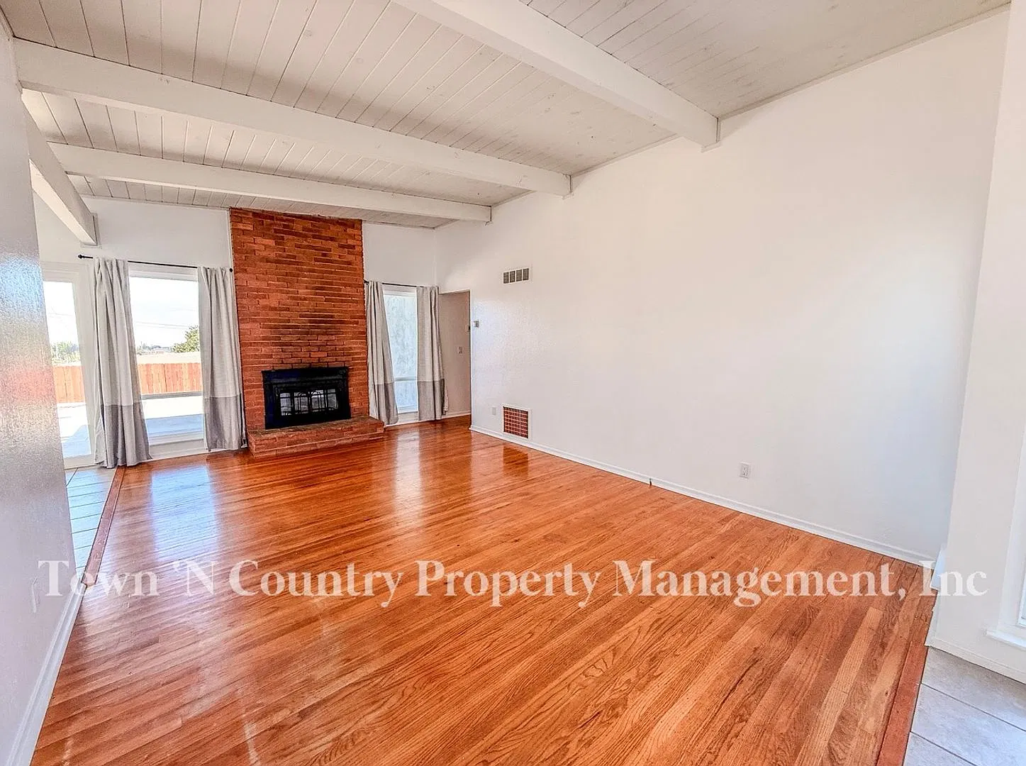 Spacious 3-Bedroom, 2-Bath Home on a Corner Lot in Seaside — Photo 3
