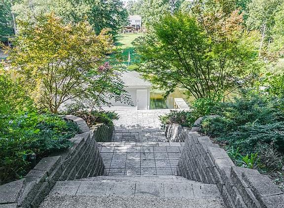 4th image of 9236 Eagle Cove Cir