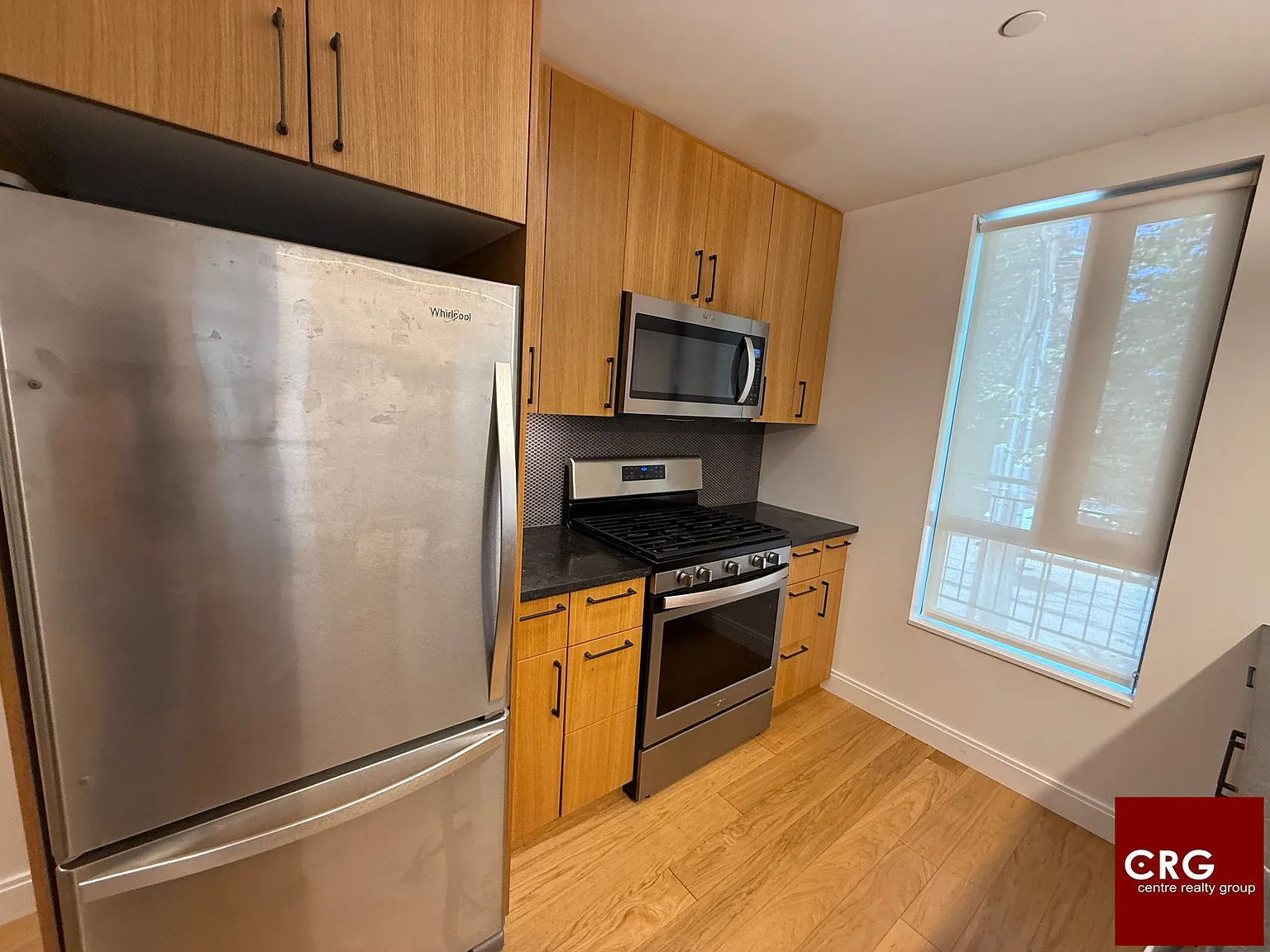 2 bed, 2.0 bath, 9999 sqft, $4,600 — Photo 3