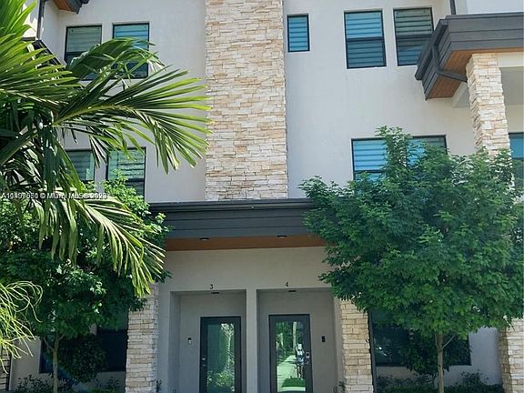 4th image of 10479 NW 82nd St Unit 4