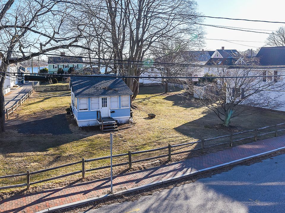 1st image of 445 Marcy St