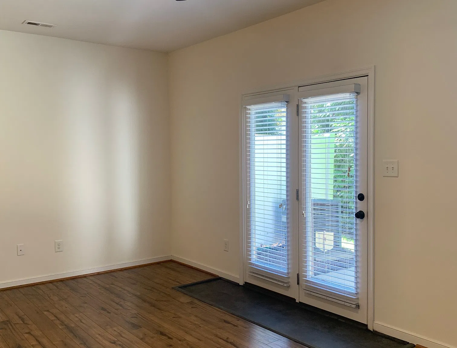 3 bed, 2.5 bath, 1594 sqft, $2,500 — Photo 4