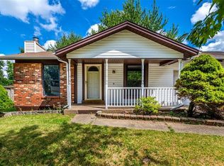 2386 Meadowpark Ct, Maryland Heights, MO
