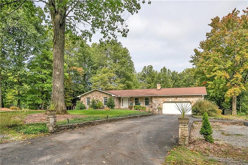 204 Weatherwood Ln, Ligonier, PA 15658 Zillow