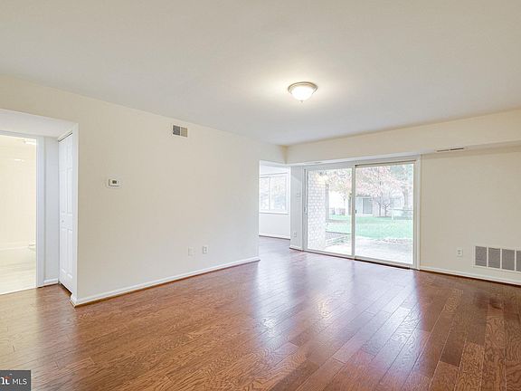 3rd image of 6290 Rose Hill Ct APT A
