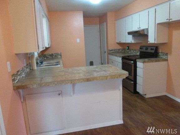 3rd image of 141 Green Acres Dr