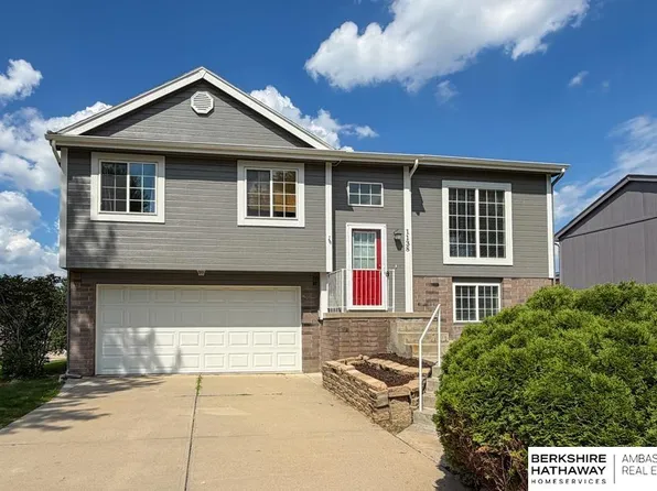 1138 Devon Dr, Papillion, NE 68046