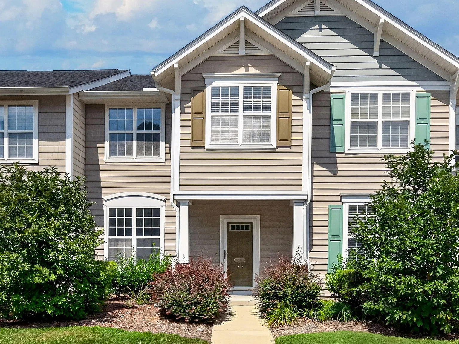3 bed, 2.5 bath, 1320 sqft, $1,675 — Photo 1