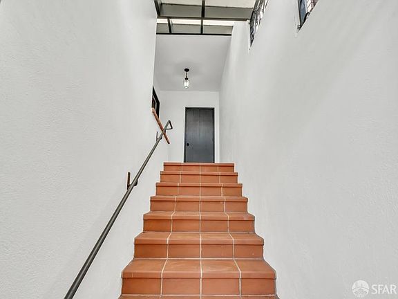 4th image of 2611 Pacific Ave