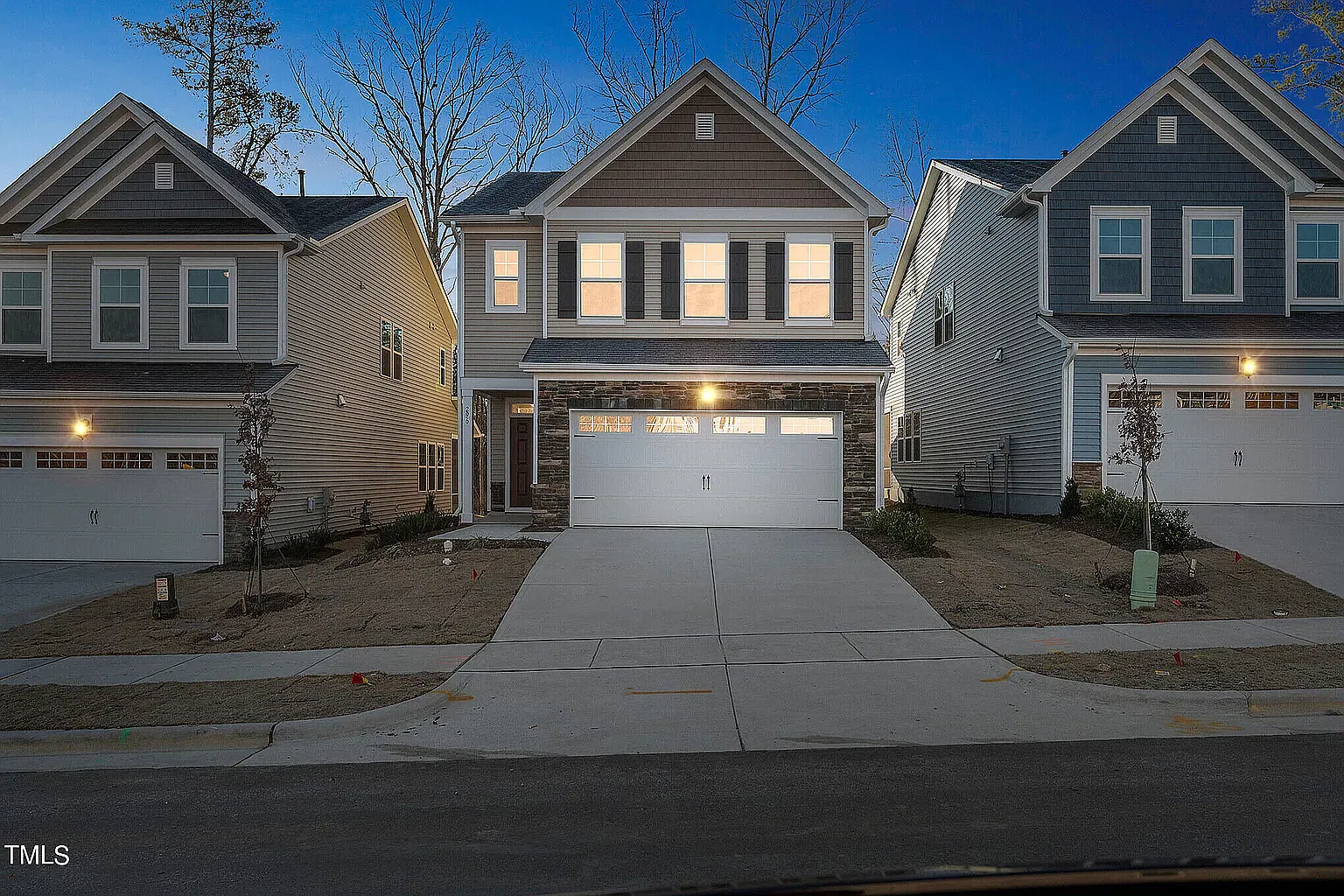 3 bed, 2.5 bath, 1995 sqft, $2,195 — Photo 2
