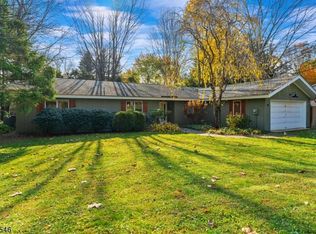 10 Fairview Ave, Clinton, NJ 08809