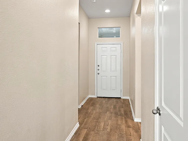 1723 Kenmore Rd — Photo 2