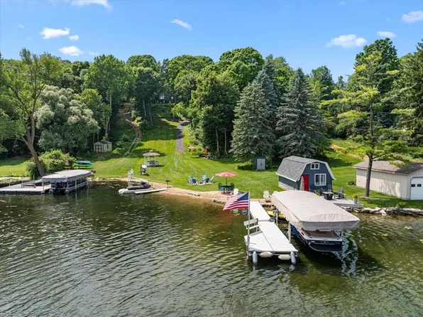 3935 Oak AVENUE, West Bend, WI 53095