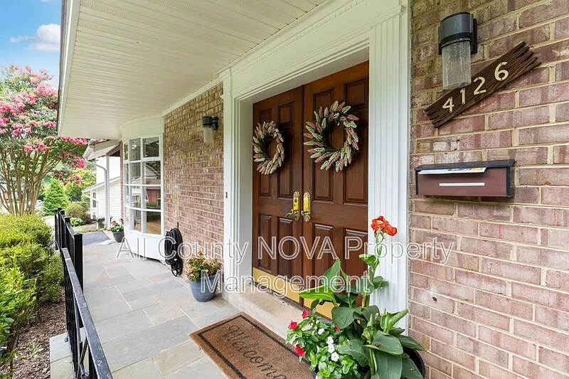 4 bed, 2.0 bath, 2013 sqft, $3,850 — Photo 3